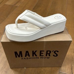 BNIB Makers Off white Sandal